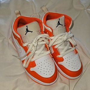 Air Jordan 1 Mid SE Electro Orange